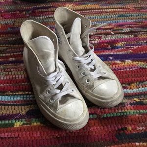 Chuck Taylor converse II women’s 7, men’s 5